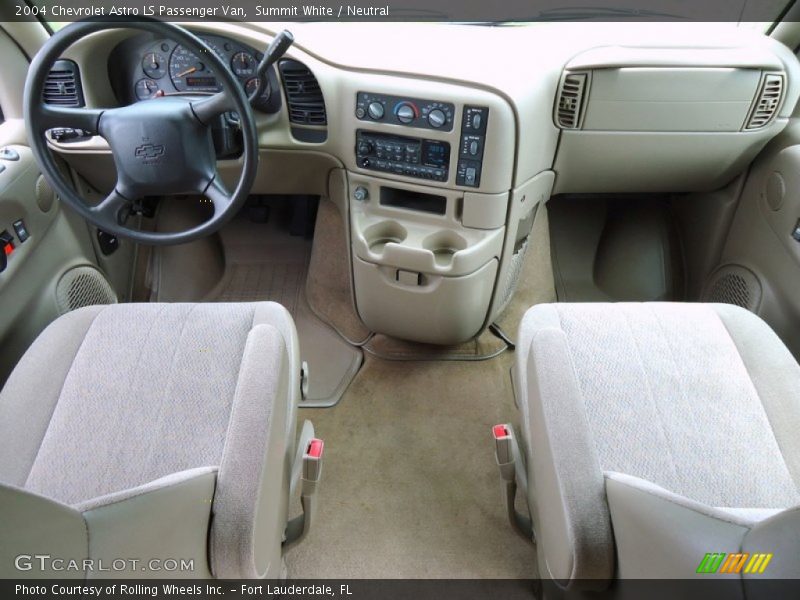  2004 Astro LS Passenger Van Neutral Interior