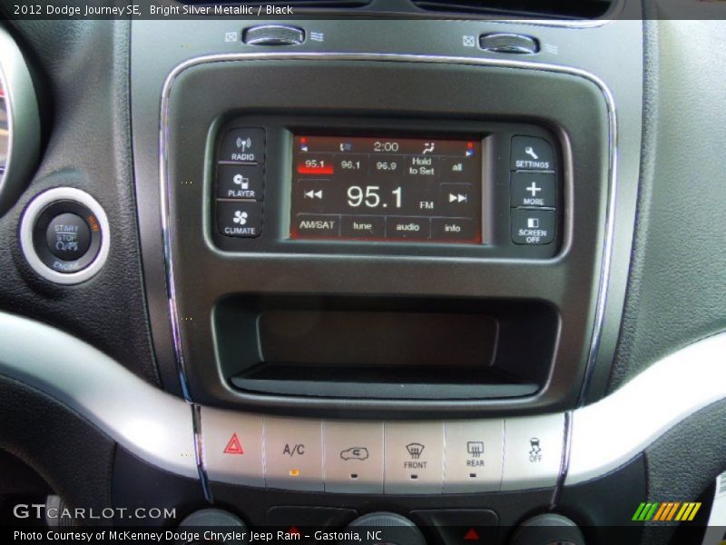 Bright Silver Metallic / Black 2012 Dodge Journey SE