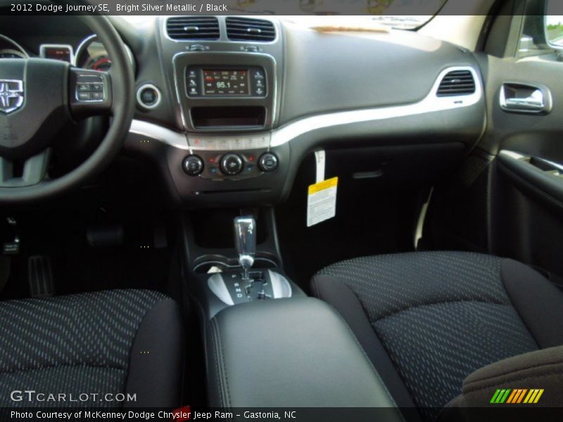 Bright Silver Metallic / Black 2012 Dodge Journey SE