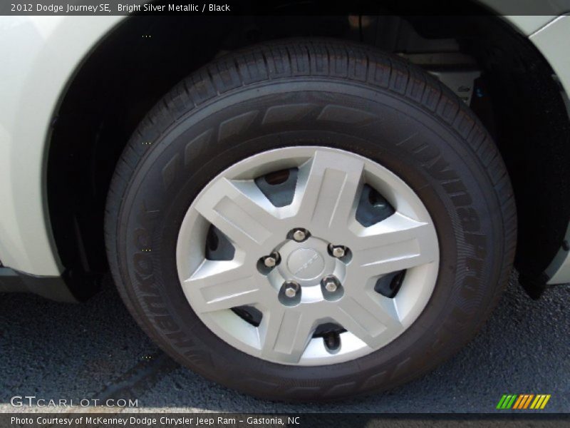 Bright Silver Metallic / Black 2012 Dodge Journey SE