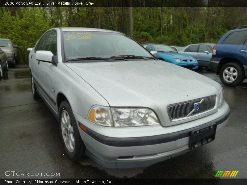 Silver Metallic / Silver Grey 2000 Volvo S40 1.9T