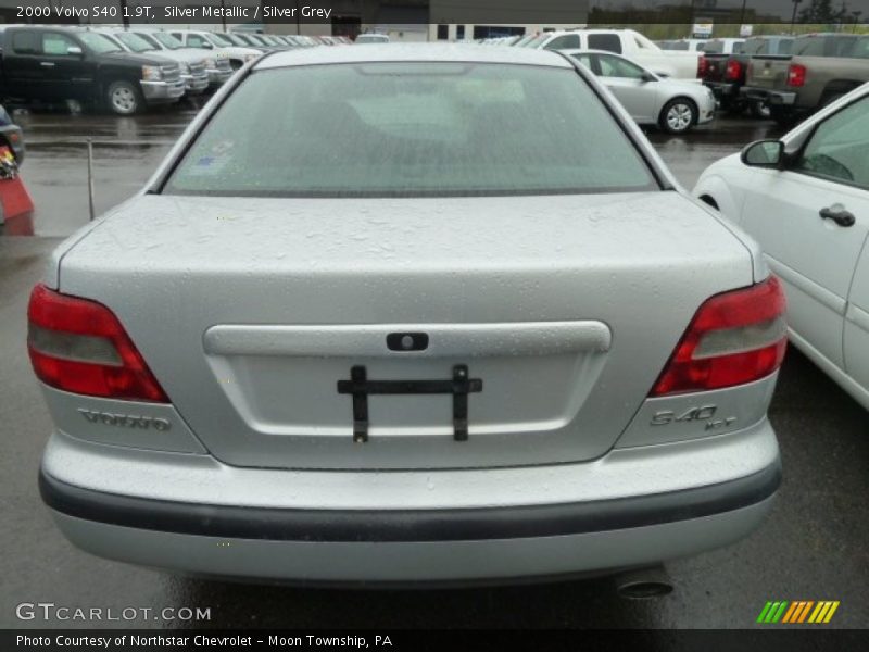 Silver Metallic / Silver Grey 2000 Volvo S40 1.9T