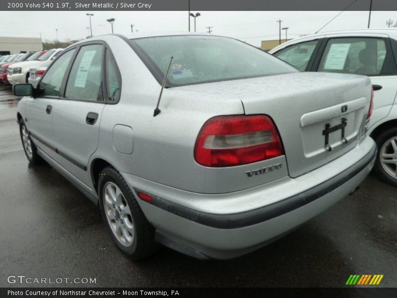 Silver Metallic / Silver Grey 2000 Volvo S40 1.9T