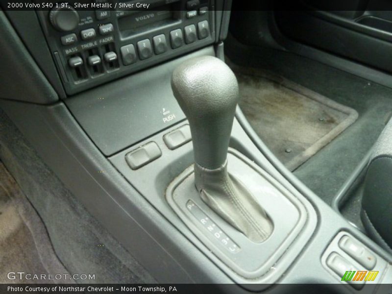 Silver Metallic / Silver Grey 2000 Volvo S40 1.9T