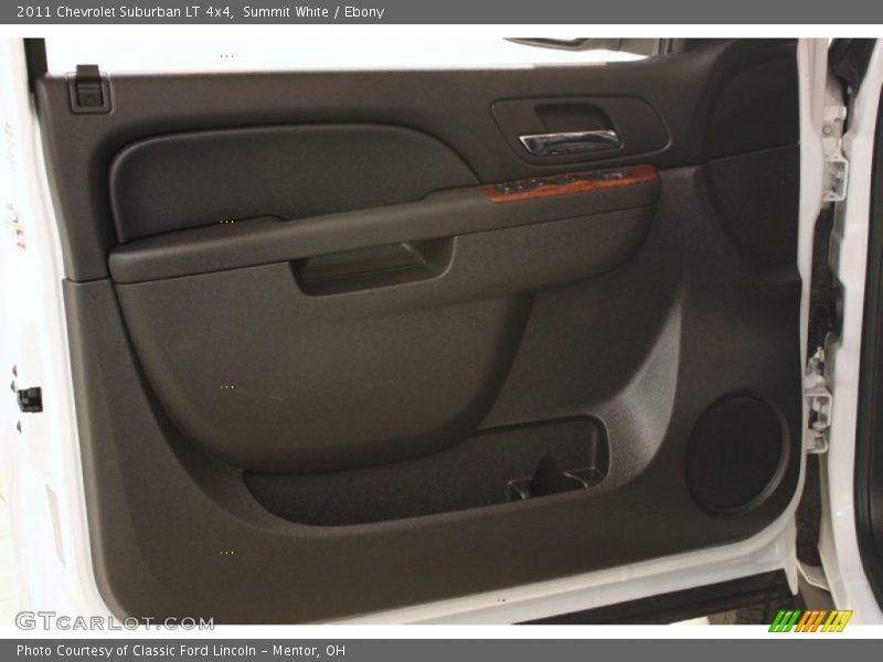 Summit White / Ebony 2011 Chevrolet Suburban LT 4x4