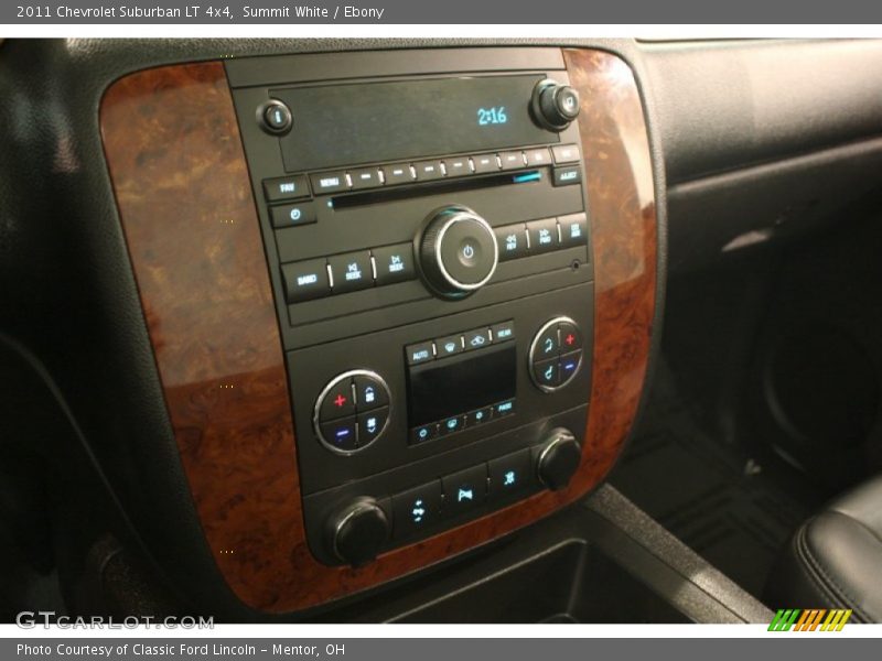 Summit White / Ebony 2011 Chevrolet Suburban LT 4x4
