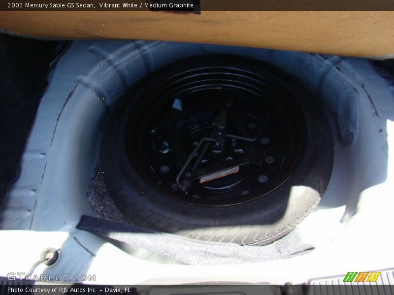 Vibrant White / Medium Graphite 2002 Mercury Sable GS Sedan