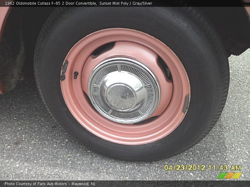  1962 Cutlass F-85 2 Door Convertible Wheel
