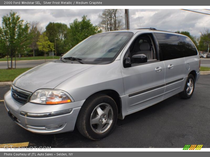 Front 3/4 View of 2000 Windstar SEL