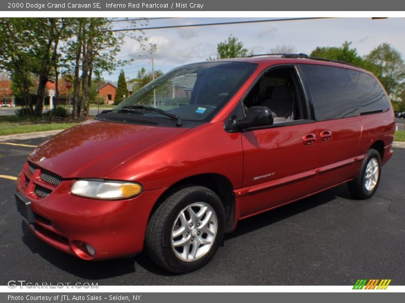 Front 3/4 View of 2000 Grand Caravan SE