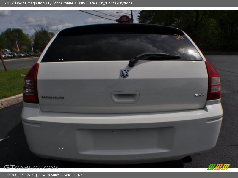 Stone White / Dark Slate Gray/Light Graystone 2007 Dodge Magnum SXT