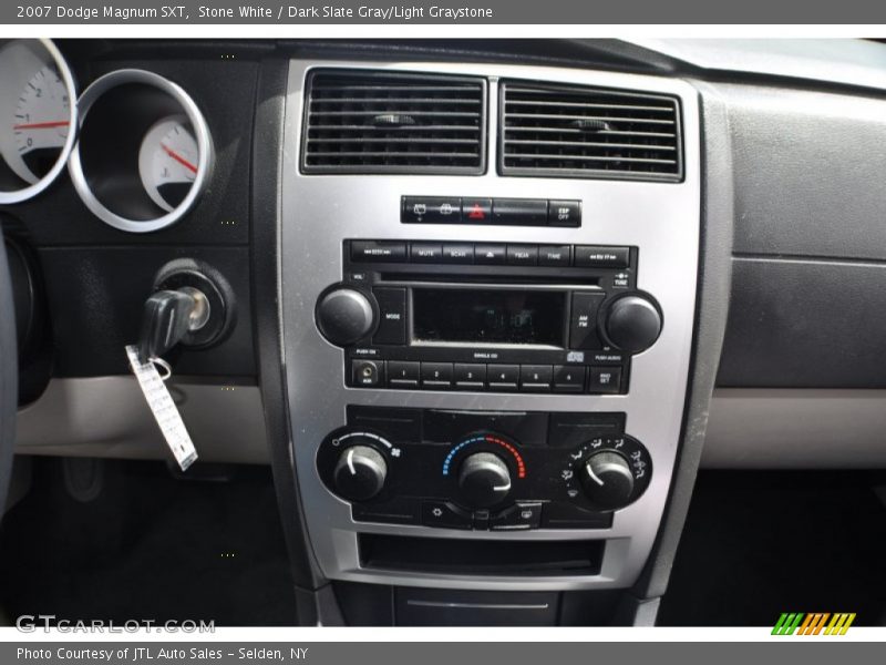Stone White / Dark Slate Gray/Light Graystone 2007 Dodge Magnum SXT