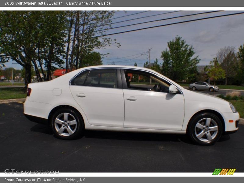 Candy White / Pure Beige 2009 Volkswagen Jetta SE Sedan