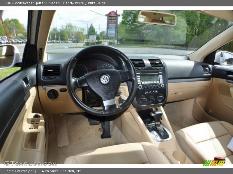 Candy White / Pure Beige 2009 Volkswagen Jetta SE Sedan