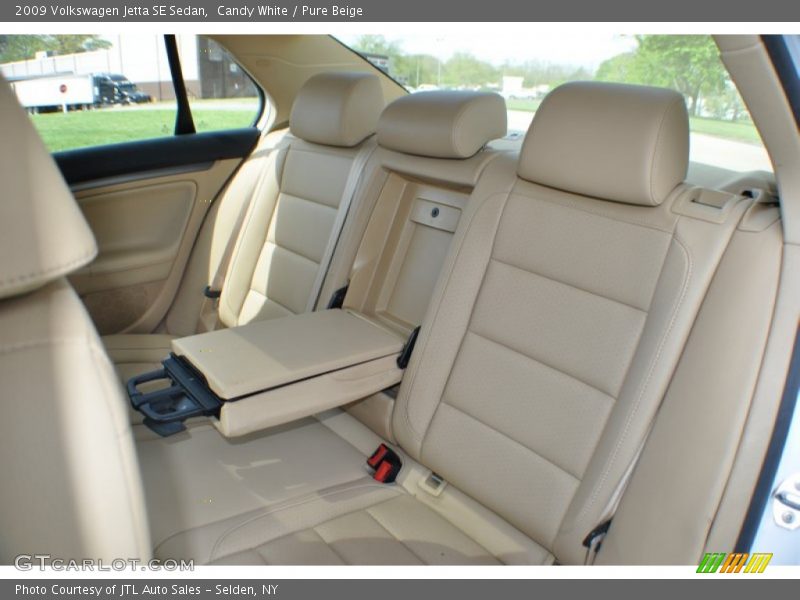 Candy White / Pure Beige 2009 Volkswagen Jetta SE Sedan