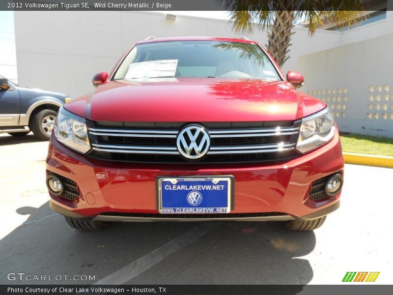 Wild Cherry Metallic / Beige 2012 Volkswagen Tiguan SE