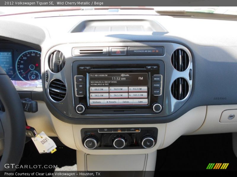 Wild Cherry Metallic / Beige 2012 Volkswagen Tiguan SE