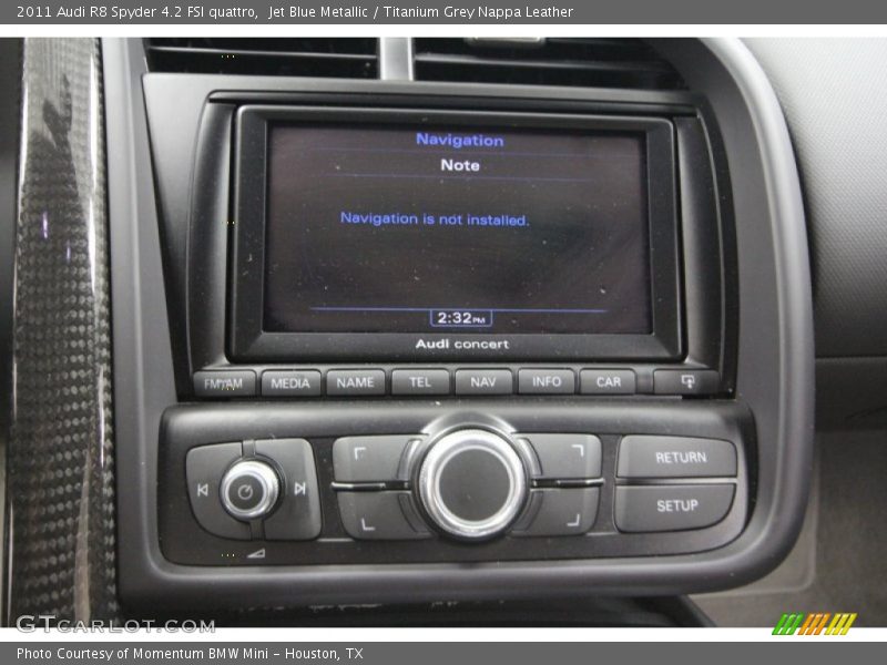 Controls of 2011 R8 Spyder 4.2 FSI quattro