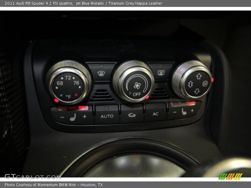 Controls of 2011 R8 Spyder 4.2 FSI quattro