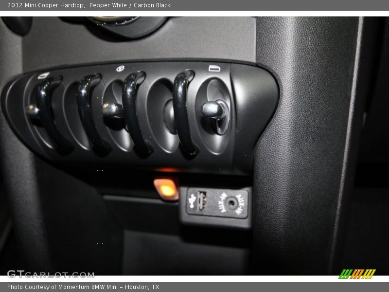 Pepper White / Carbon Black 2012 Mini Cooper Hardtop
