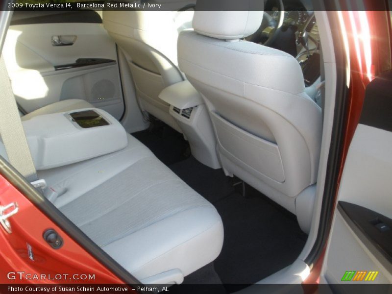 Barcelona Red Metallic / Ivory 2009 Toyota Venza I4