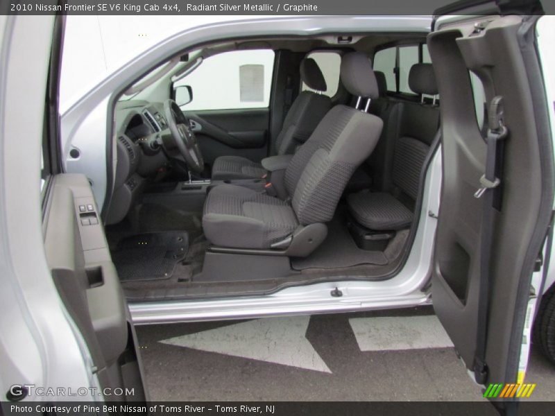 Radiant Silver Metallic / Graphite 2010 Nissan Frontier SE V6 King Cab 4x4