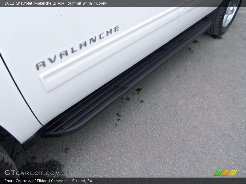 Summit White / Ebony 2012 Chevrolet Avalanche LS 4x4