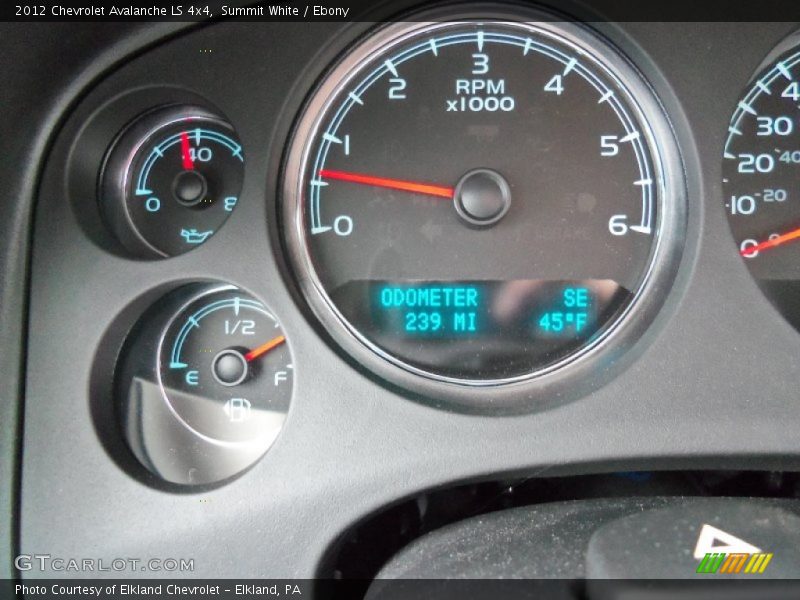Summit White / Ebony 2012 Chevrolet Avalanche LS 4x4