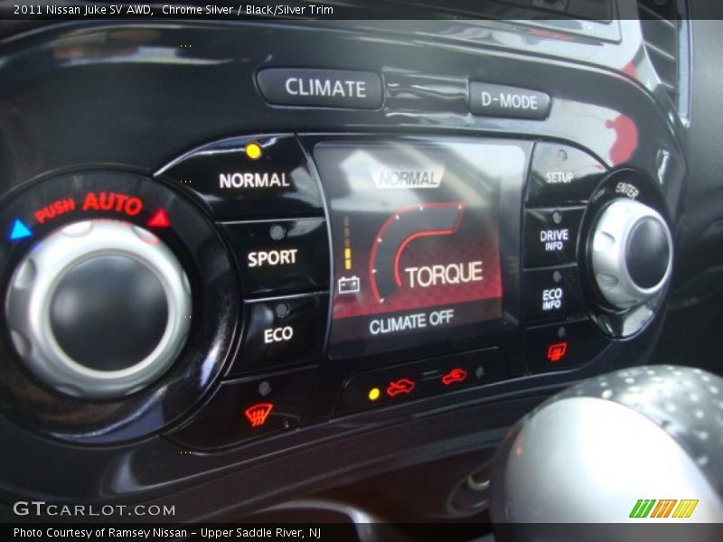 Chrome Silver / Black/Silver Trim 2011 Nissan Juke SV AWD