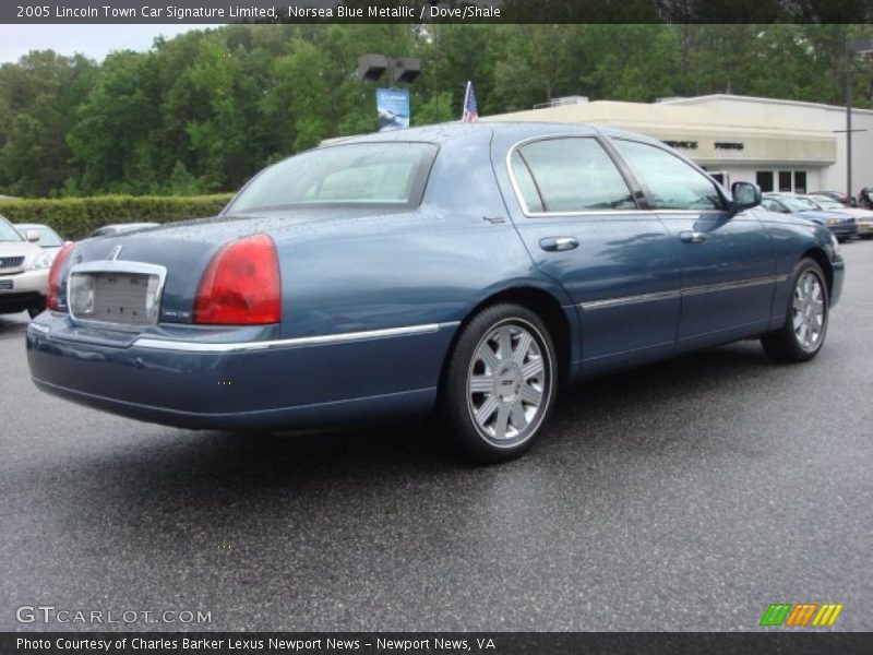 Norsea Blue Metallic / Dove/Shale 2005 Lincoln Town Car Signature Limited