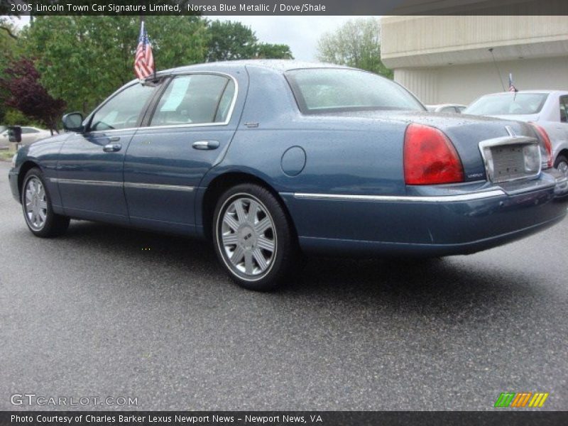 Norsea Blue Metallic / Dove/Shale 2005 Lincoln Town Car Signature Limited