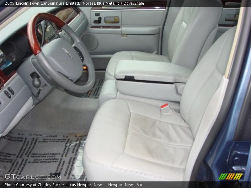 Norsea Blue Metallic / Dove/Shale 2005 Lincoln Town Car Signature Limited