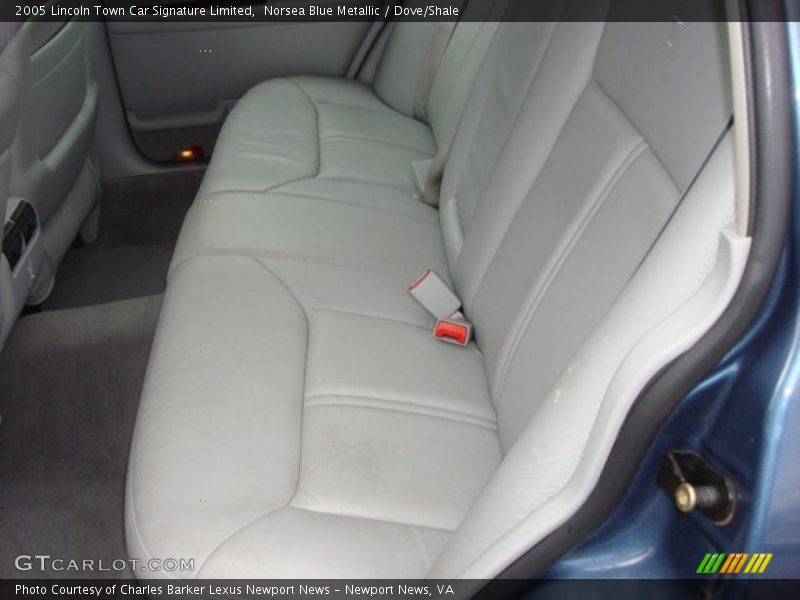 Norsea Blue Metallic / Dove/Shale 2005 Lincoln Town Car Signature Limited