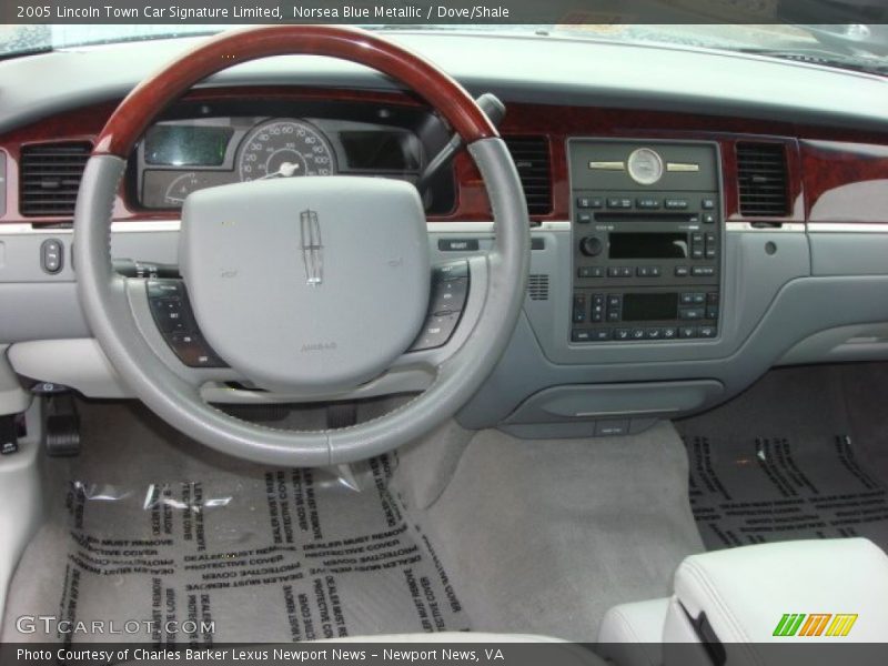 Norsea Blue Metallic / Dove/Shale 2005 Lincoln Town Car Signature Limited