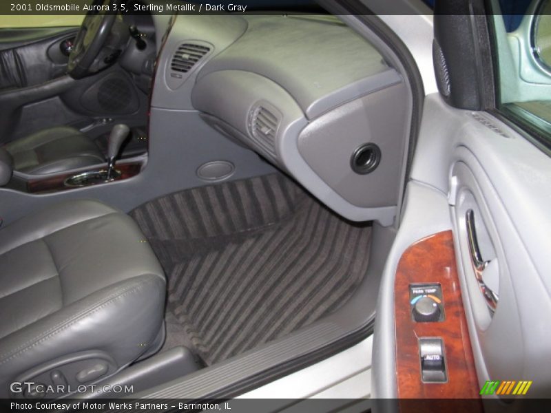 Sterling Metallic / Dark Gray 2001 Oldsmobile Aurora 3.5