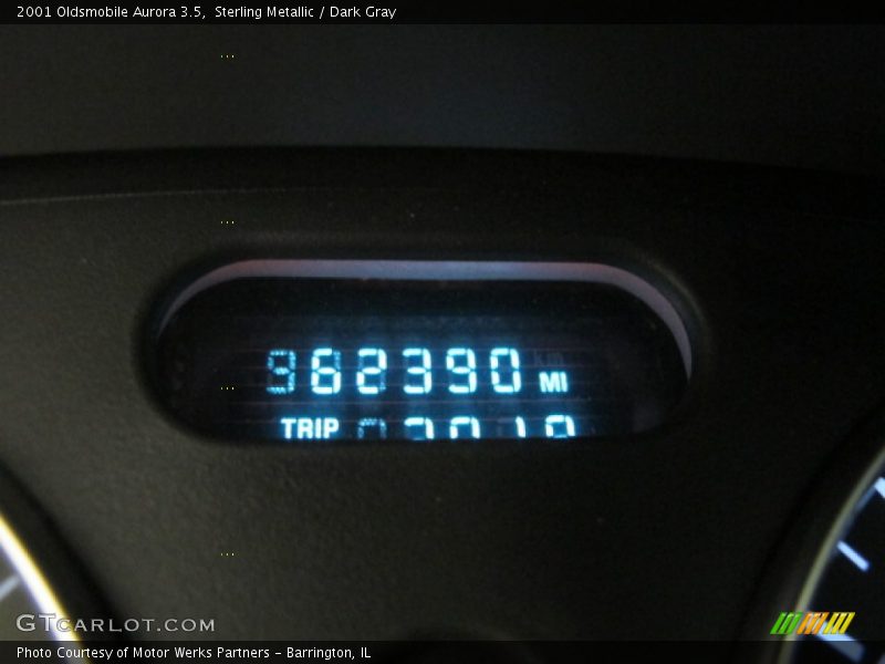 Sterling Metallic / Dark Gray 2001 Oldsmobile Aurora 3.5