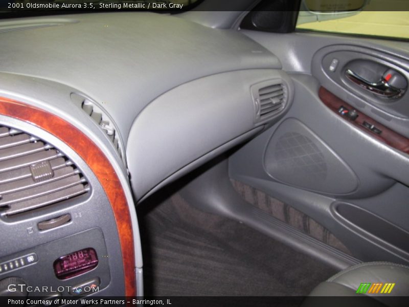 Sterling Metallic / Dark Gray 2001 Oldsmobile Aurora 3.5