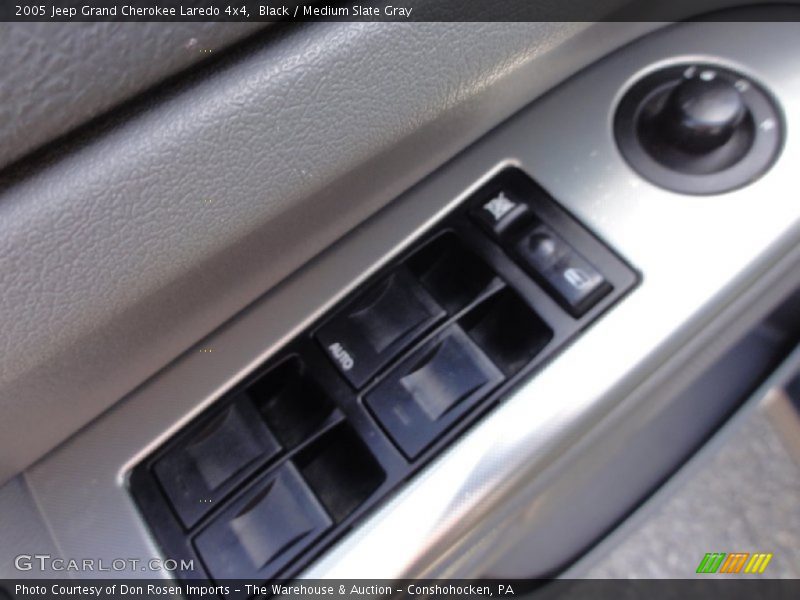 Black / Medium Slate Gray 2005 Jeep Grand Cherokee Laredo 4x4