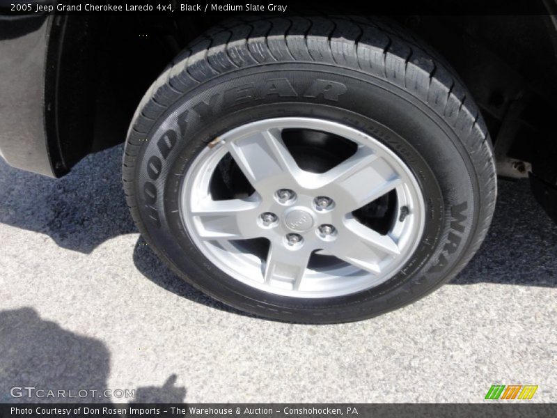 Black / Medium Slate Gray 2005 Jeep Grand Cherokee Laredo 4x4