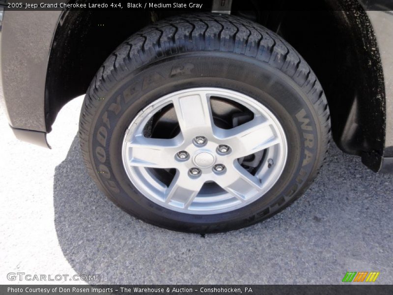 Black / Medium Slate Gray 2005 Jeep Grand Cherokee Laredo 4x4
