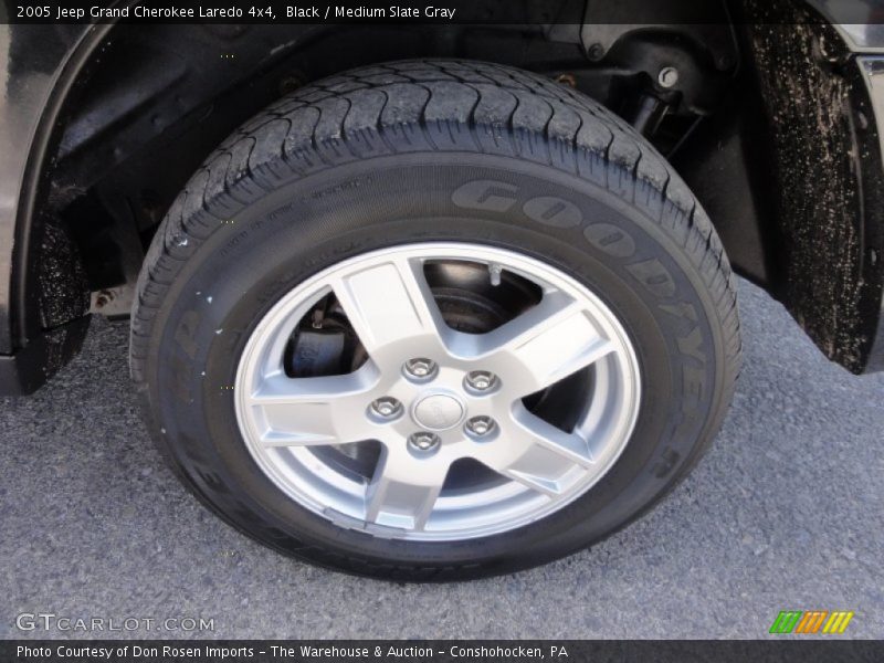 Black / Medium Slate Gray 2005 Jeep Grand Cherokee Laredo 4x4