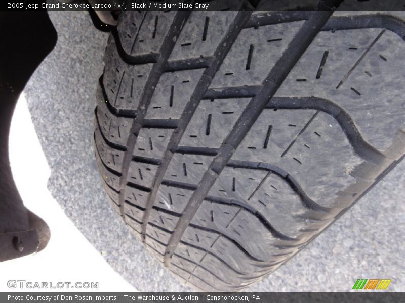 Black / Medium Slate Gray 2005 Jeep Grand Cherokee Laredo 4x4