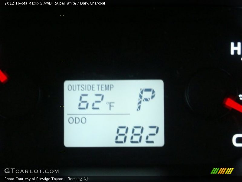 Super White / Dark Charcoal 2012 Toyota Matrix S AWD