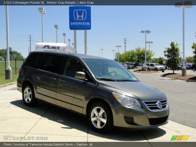 Meteor Gray Metallic / Aero Gray 2010 Volkswagen Routan SE
