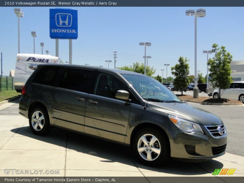 Meteor Gray Metallic / Aero Gray 2010 Volkswagen Routan SE