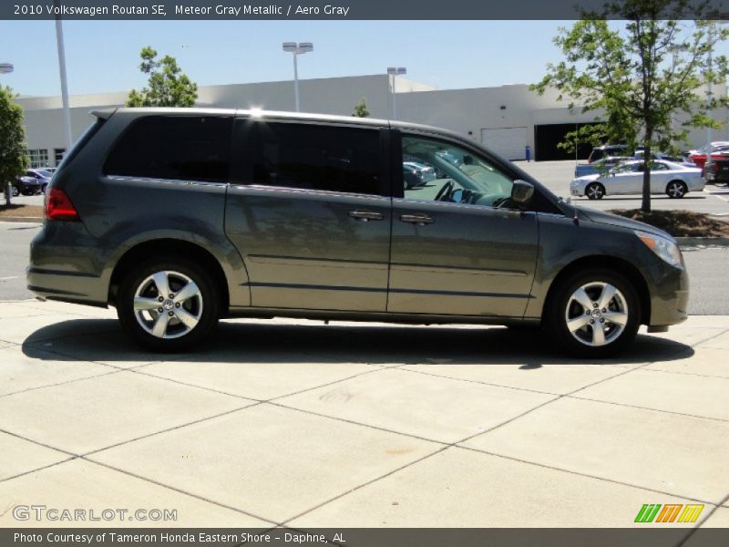 Meteor Gray Metallic / Aero Gray 2010 Volkswagen Routan SE