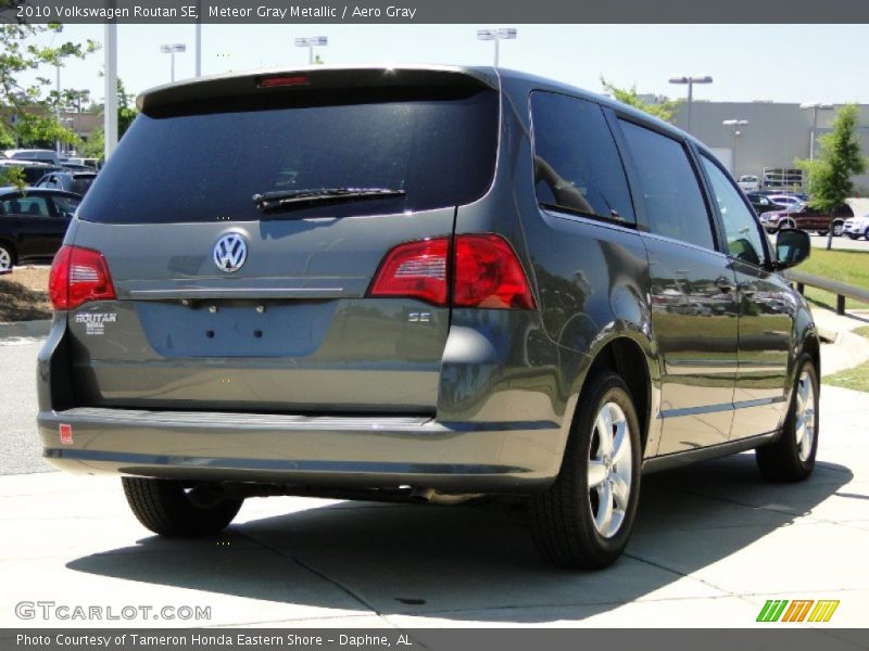 Meteor Gray Metallic / Aero Gray 2010 Volkswagen Routan SE