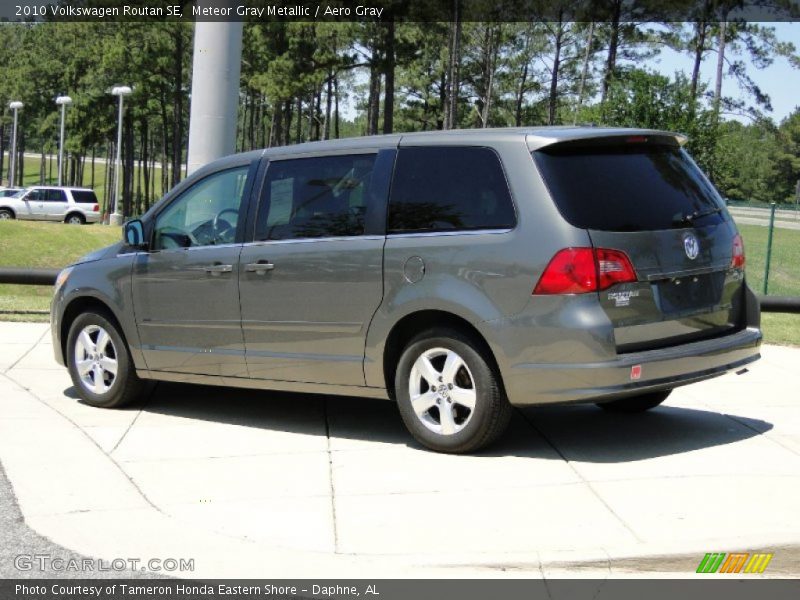 Meteor Gray Metallic / Aero Gray 2010 Volkswagen Routan SE