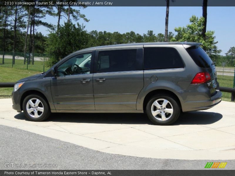 Meteor Gray Metallic / Aero Gray 2010 Volkswagen Routan SE