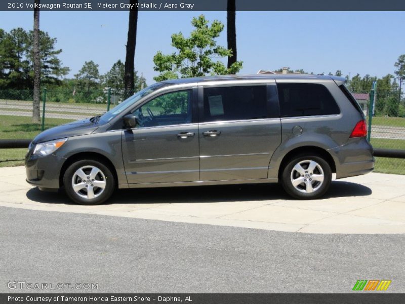 Meteor Gray Metallic / Aero Gray 2010 Volkswagen Routan SE